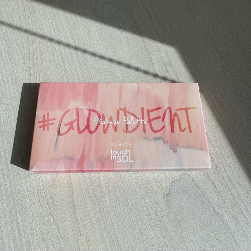 🆕Touch in Sol - GLOWDIENT Makeup Palette For Face